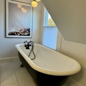 Refinished white bathtub