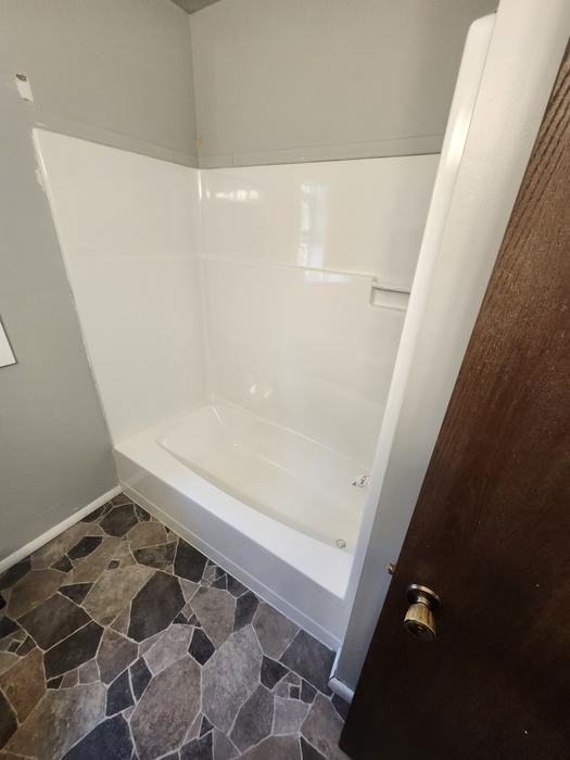 Bathtub and surface refinishing project by Applied Coatings, Montana — photo 33